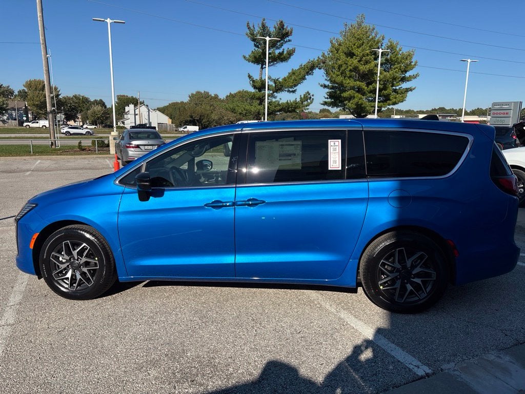 2027 Chrysler Pacifica PACIFICA LIMITED