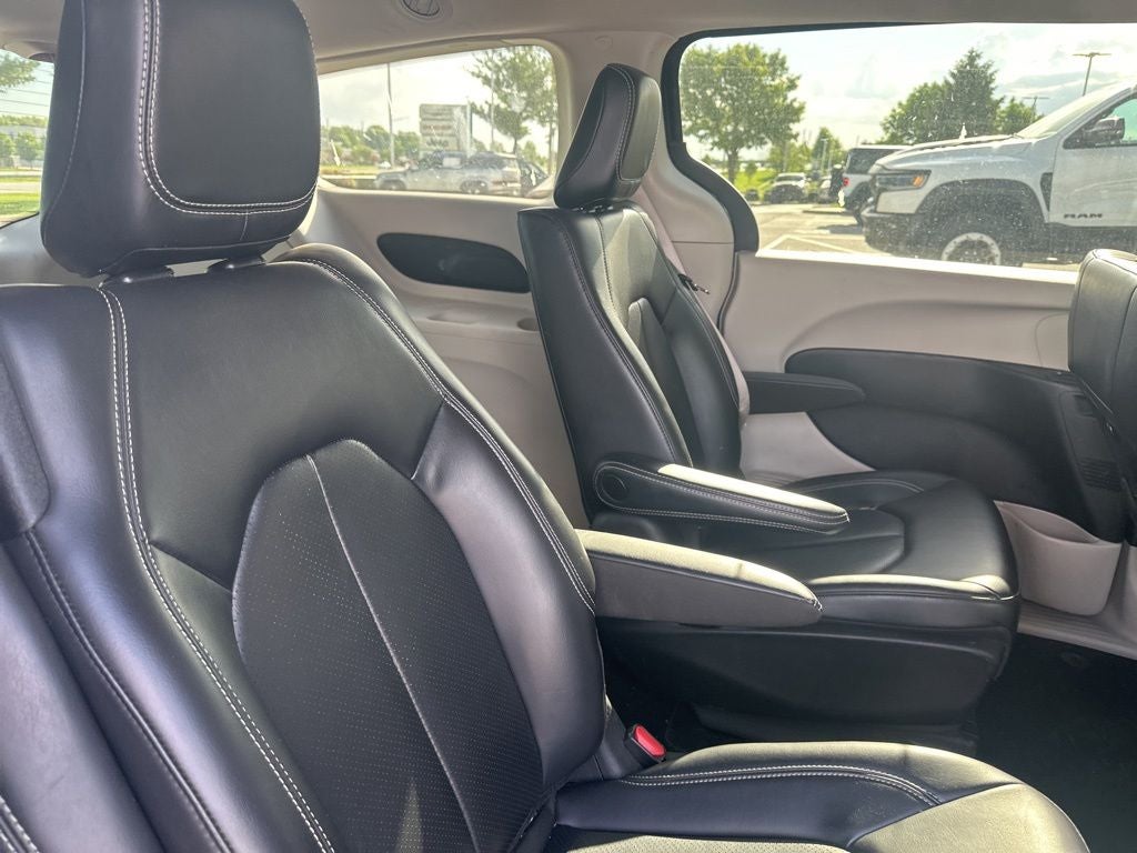 2023 Chrysler Pacifica Hybrid Touring L