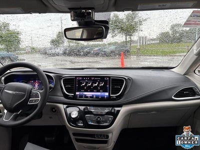 2023 Chrysler Pacifica Hybrid Touring L