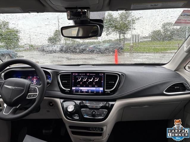 2023 Chrysler Pacifica Hybrid Touring L