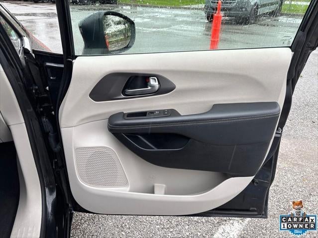 2023 Chrysler Pacifica Hybrid Touring L