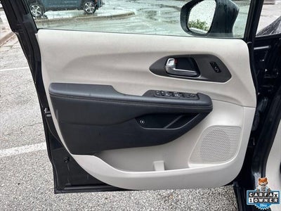 2023 Chrysler Pacifica Hybrid Touring L
