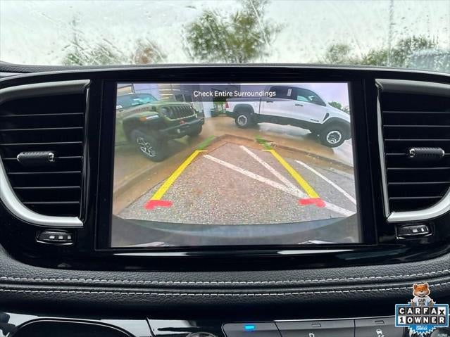 2023 Chrysler Pacifica Hybrid Touring L