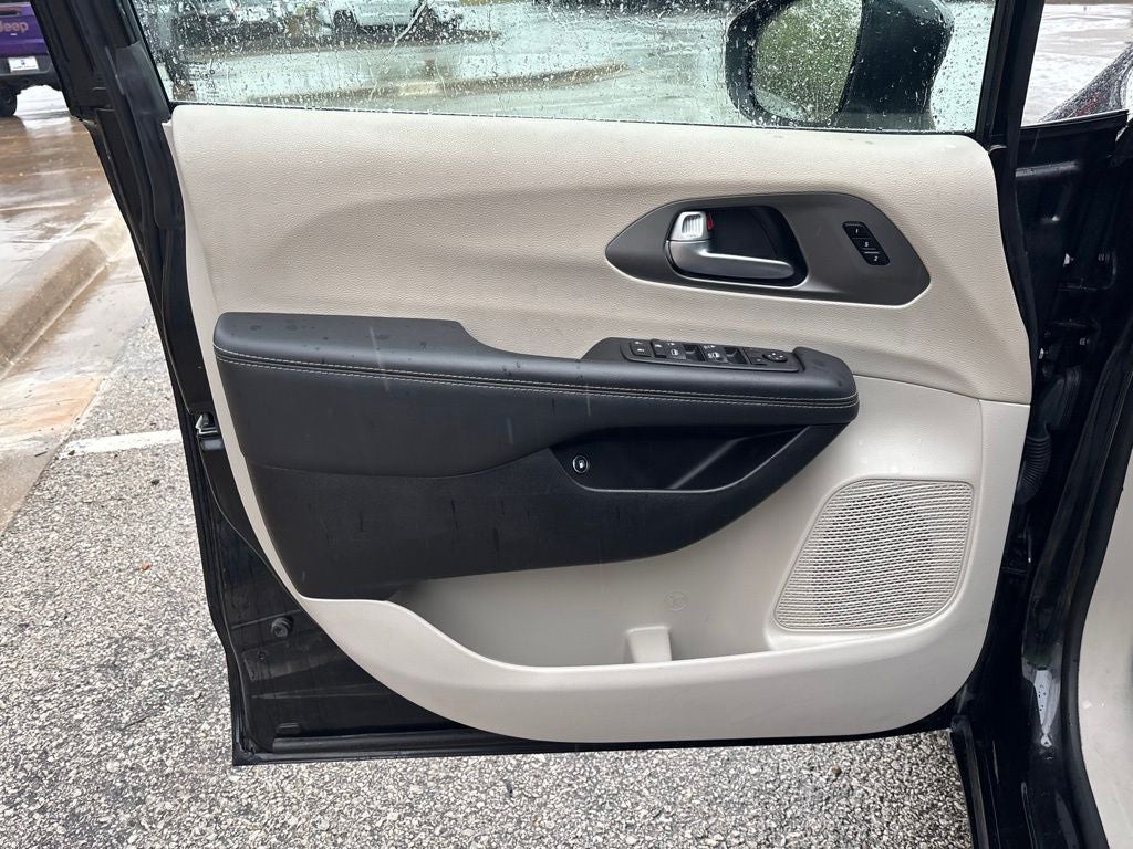2023 Chrysler Pacifica Hybrid Touring L