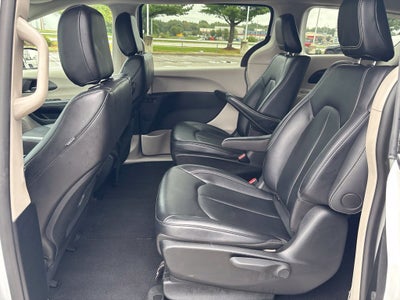 2024 Chrysler Pacifica Hybrid Select