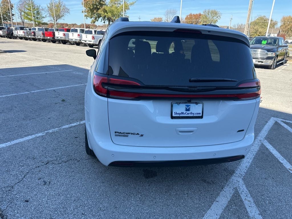 2026 Chrysler Pacifica Select