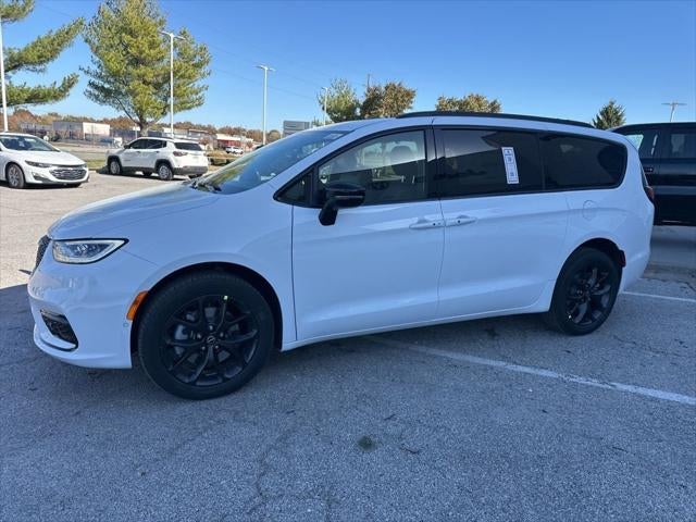 2026 Chrysler Pacifica PACIFICA SELECT AWD