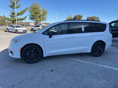 2026 Chrysler Pacifica PACIFICA SELECT AWD
