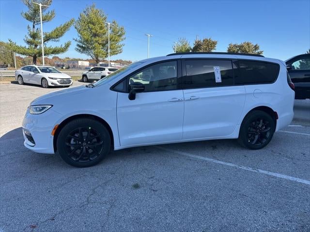 2026 Chrysler Pacifica PACIFICA SELECT AWD