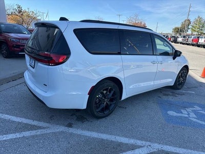 2026 Chrysler Pacifica PACIFICA SELECT AWD