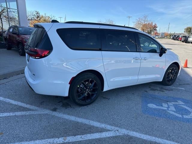 2026 Chrysler Pacifica PACIFICA SELECT AWD