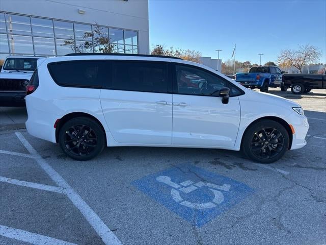 2026 Chrysler Pacifica PACIFICA SELECT AWD