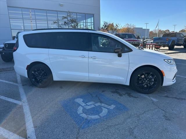 2026 Chrysler Pacifica PACIFICA SELECT AWD