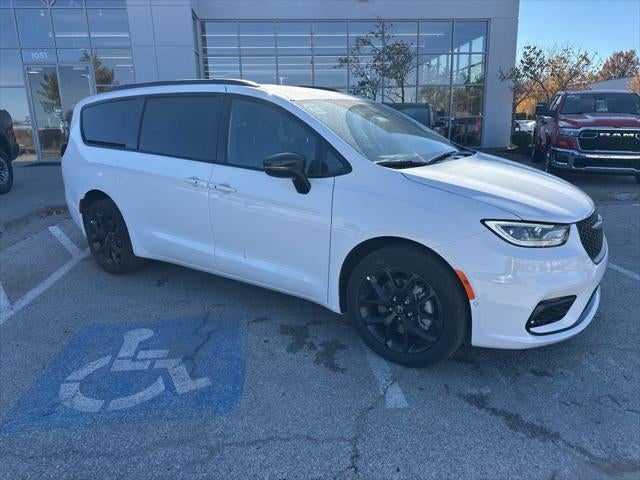 2026 Chrysler Pacifica PACIFICA SELECT AWD