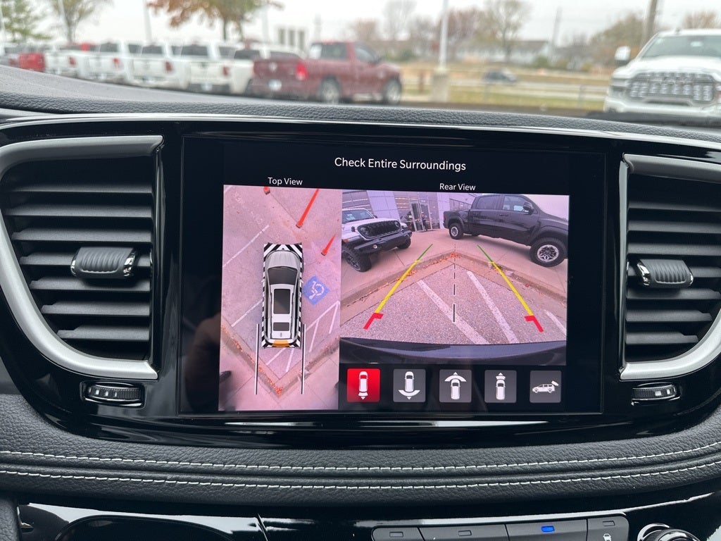 2026 Chrysler Pacifica Select