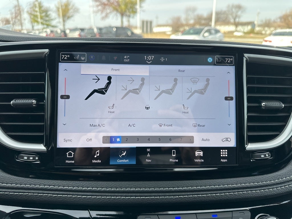 2026 Chrysler Pacifica Select