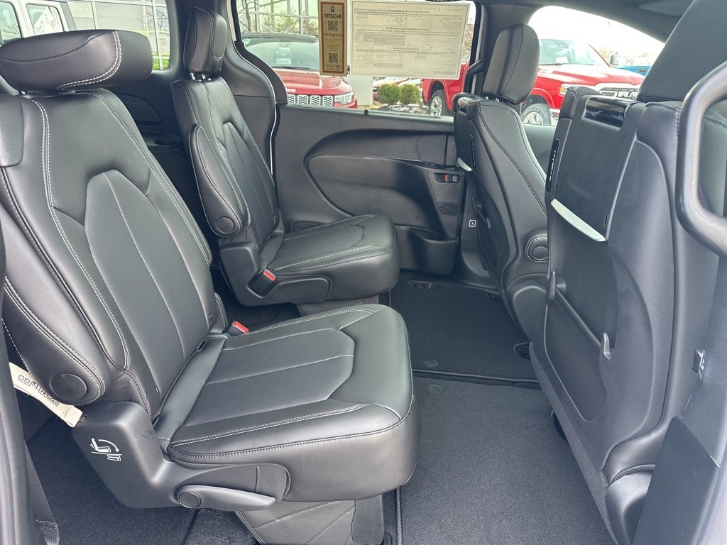 2026 Chrysler Pacifica Select