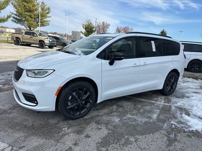 2026 Chrysler Pacifica PACIFICA SELECT AWD