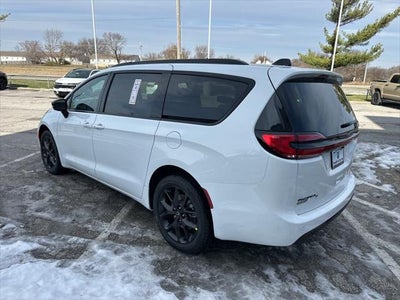 2026 Chrysler Pacifica PACIFICA SELECT AWD