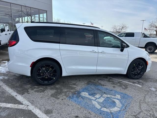 2026 Chrysler Pacifica PACIFICA SELECT AWD