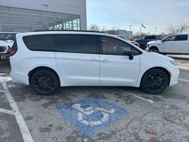 2026 Chrysler Pacifica PACIFICA SELECT AWD