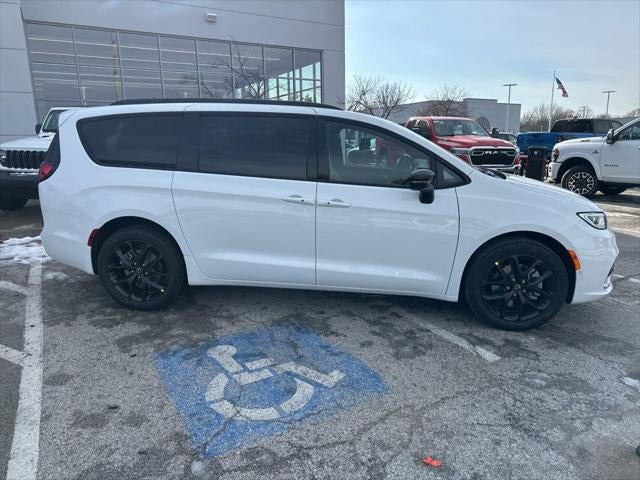 2026 Chrysler Pacifica PACIFICA SELECT AWD
