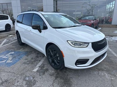 2026 Chrysler Pacifica PACIFICA SELECT AWD