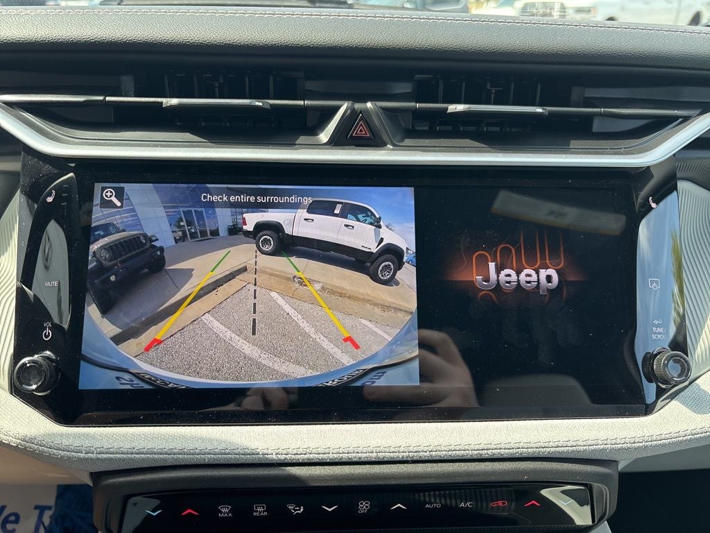 2026 Jeep Cherokee Laredo