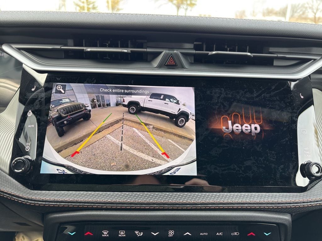 2026 Jeep Cherokee Laredo