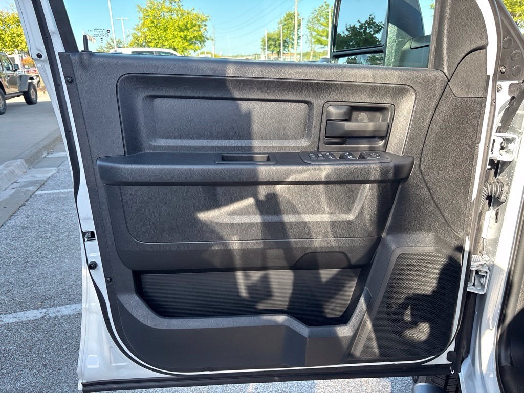 2027 RAM Ram 3500 RAM 3500 TRADESMAN CREW CAB 4X4 6'4' BOX