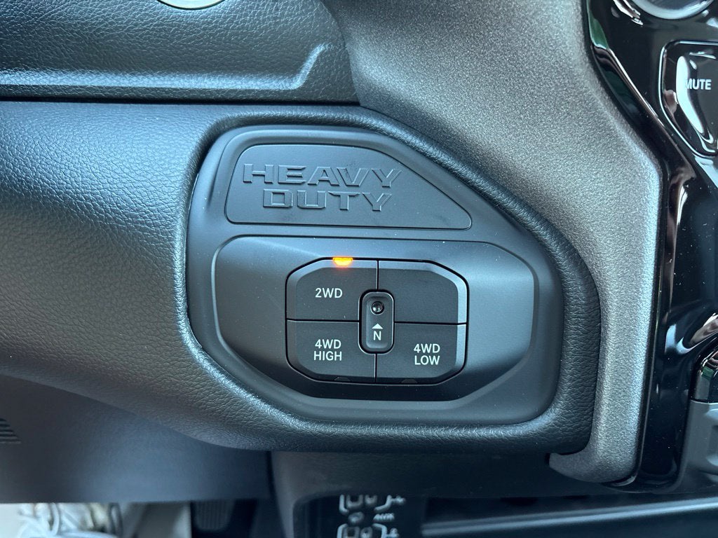 2027 RAM Ram 3500 RAM 3500 TRADESMAN CREW CAB 4X4 6'4' BOX