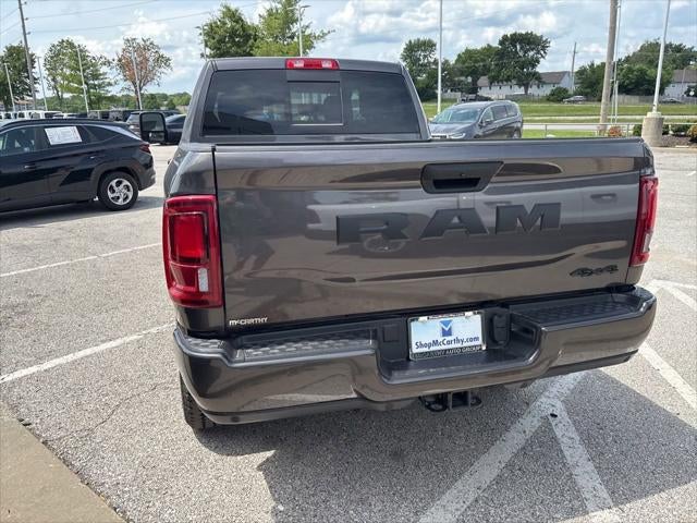 2026 RAM Ram 2500 RAM 2500 BLACK EXPRESS CREW CAB 4X4 6'4' BOX