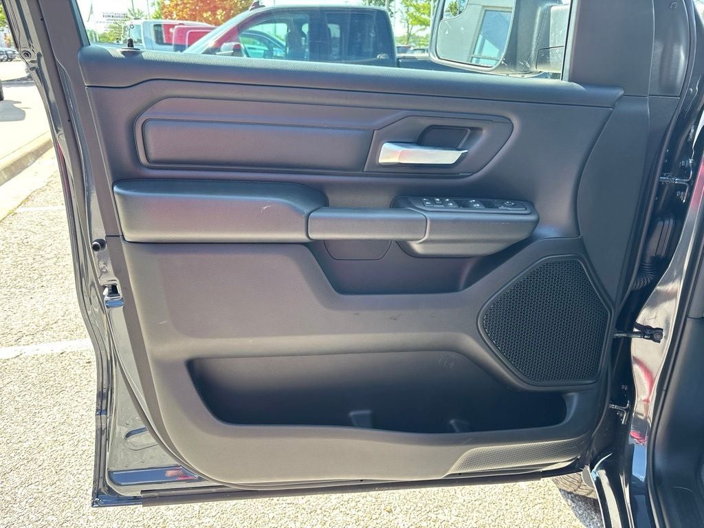 2026 RAM 1500 RAM 1500 TRADESMAN CREW CAB 4X4 5'7' BOX
