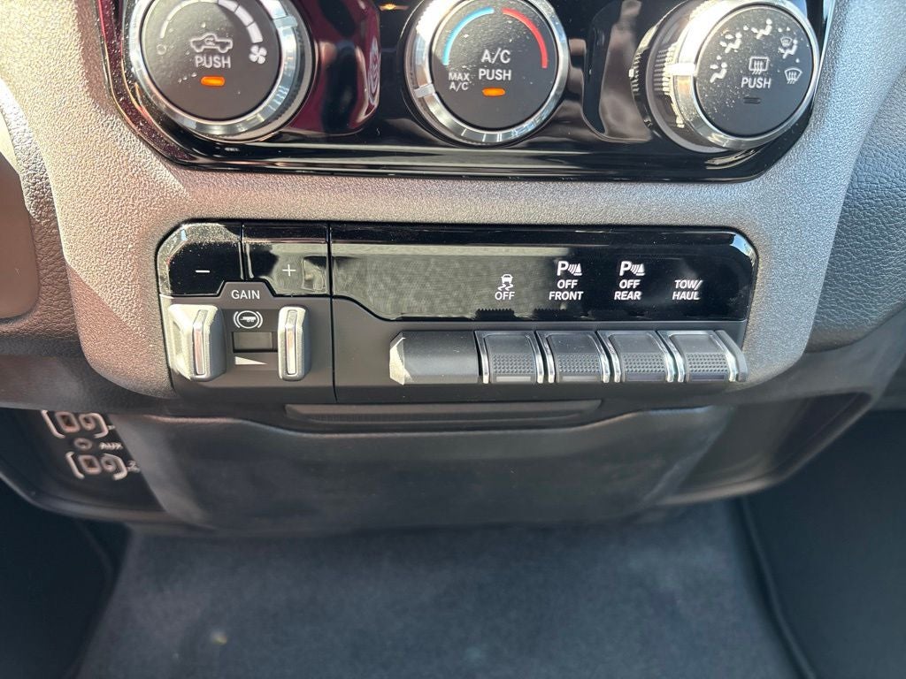 2026 RAM 1500 RAM 1500 TRADESMAN CREW CAB 4X4 5'7' BOX