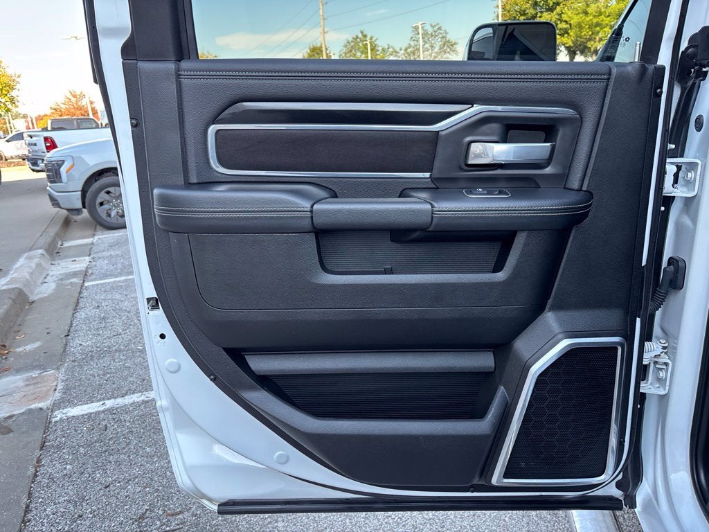 2022 RAM 2500 Laramie Crew Cab 4x4 6'4' Box
