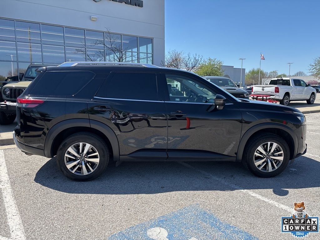 2025 Nissan Pathfinder SL