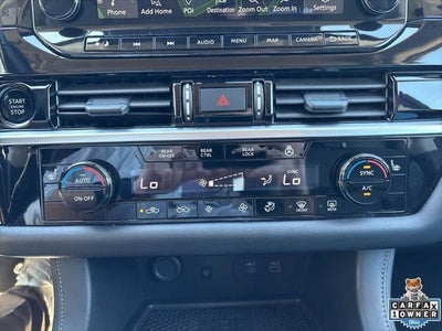 2025 Nissan Pathfinder SL FWD