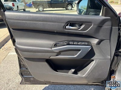 2025 Nissan Pathfinder SL FWD