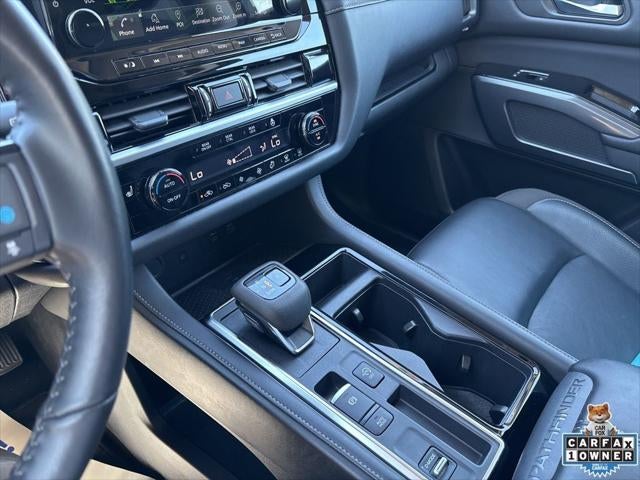 2025 Nissan Pathfinder SL FWD