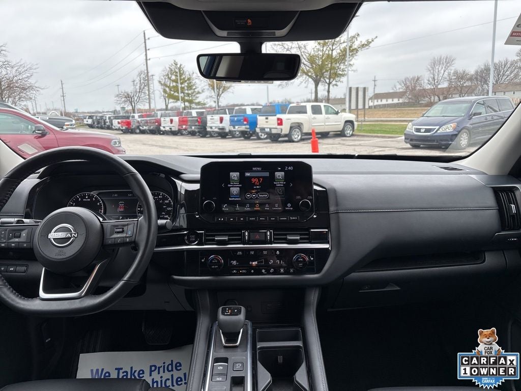 2025 Nissan Pathfinder SL