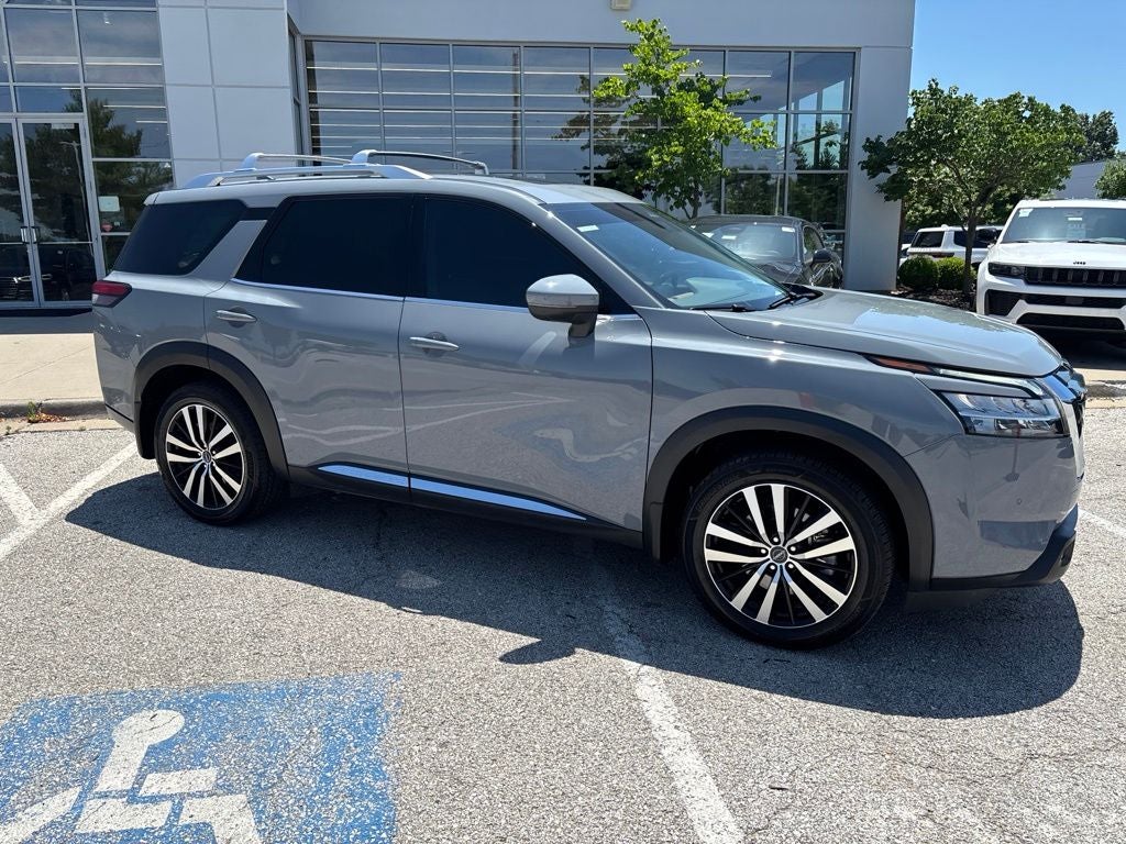 2023 Nissan Pathfinder Platinum