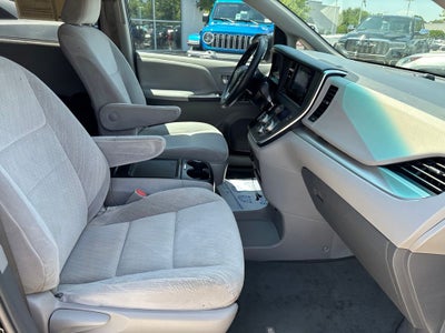 2017 Toyota Sienna LE 8 Passenger