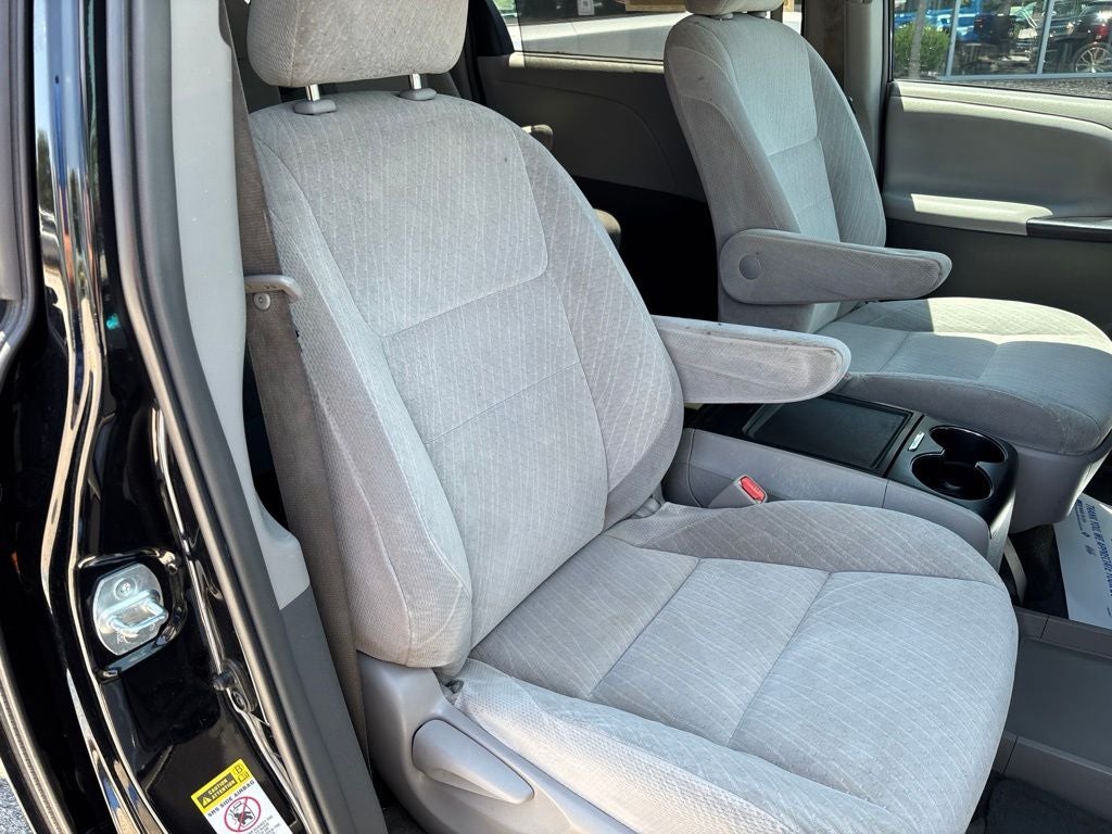 2017 Toyota Sienna LE 8 Passenger