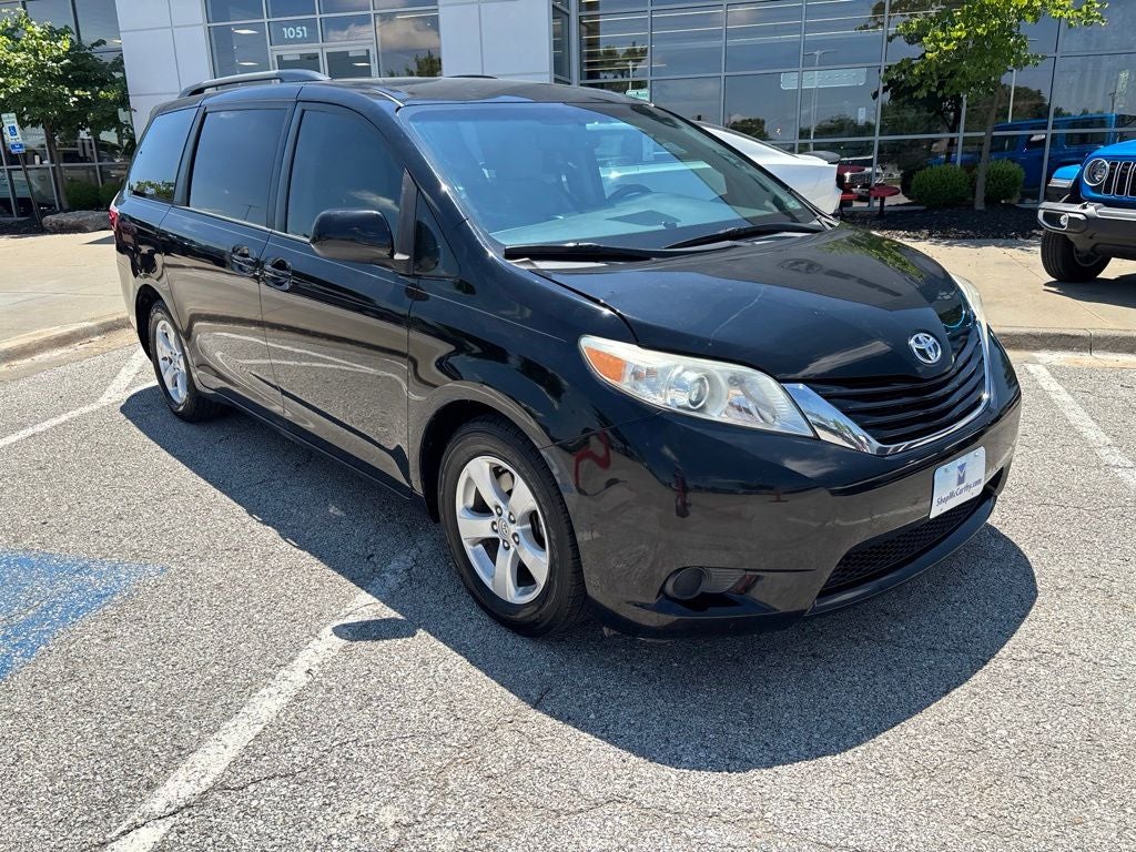 2017 Toyota Sienna LE 8 Passenger