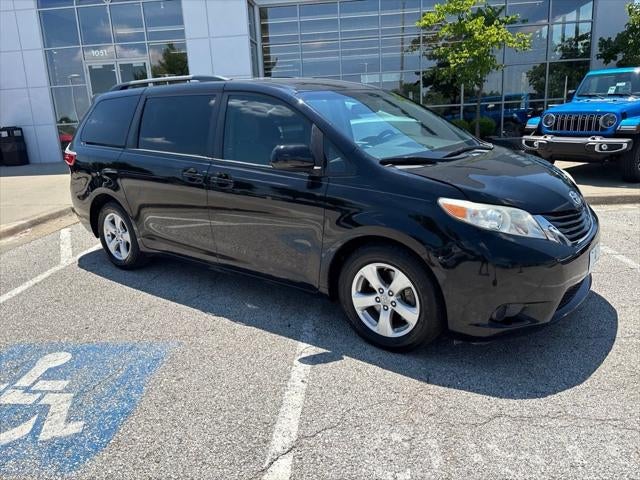 2017 Toyota Sienna LE 8 Passenger