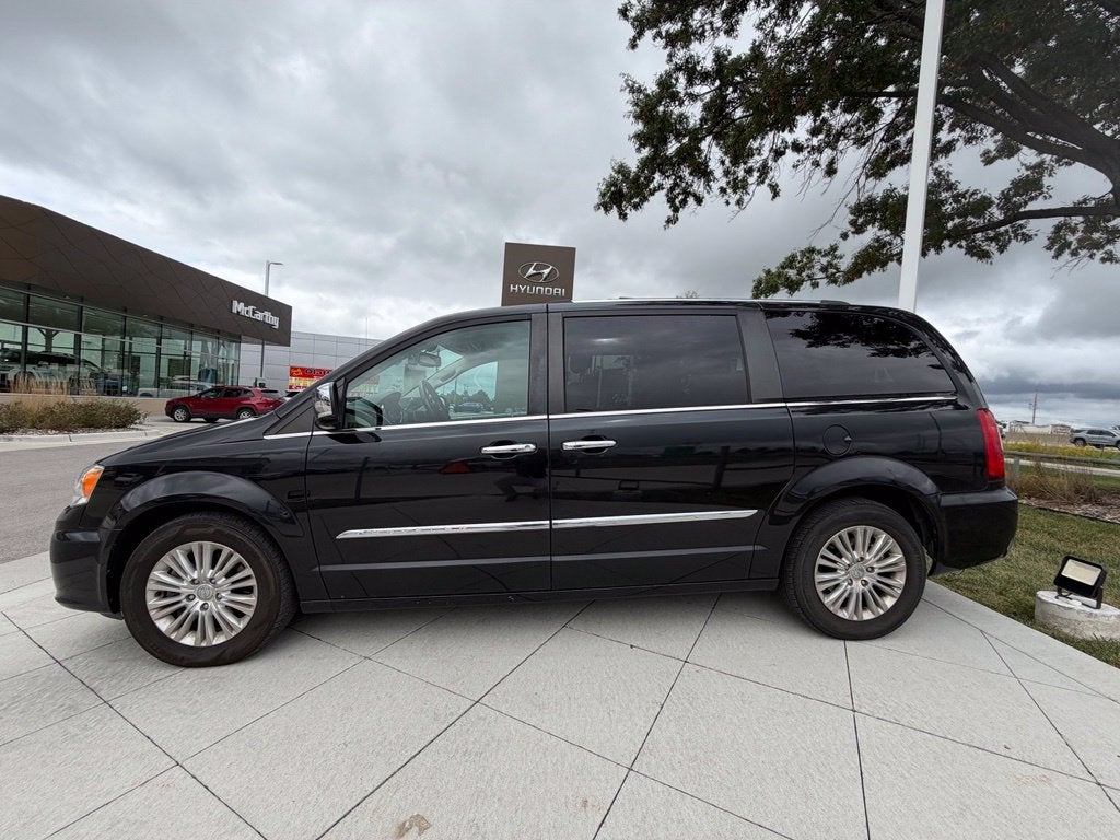2016 Chrysler Town & Country Limited