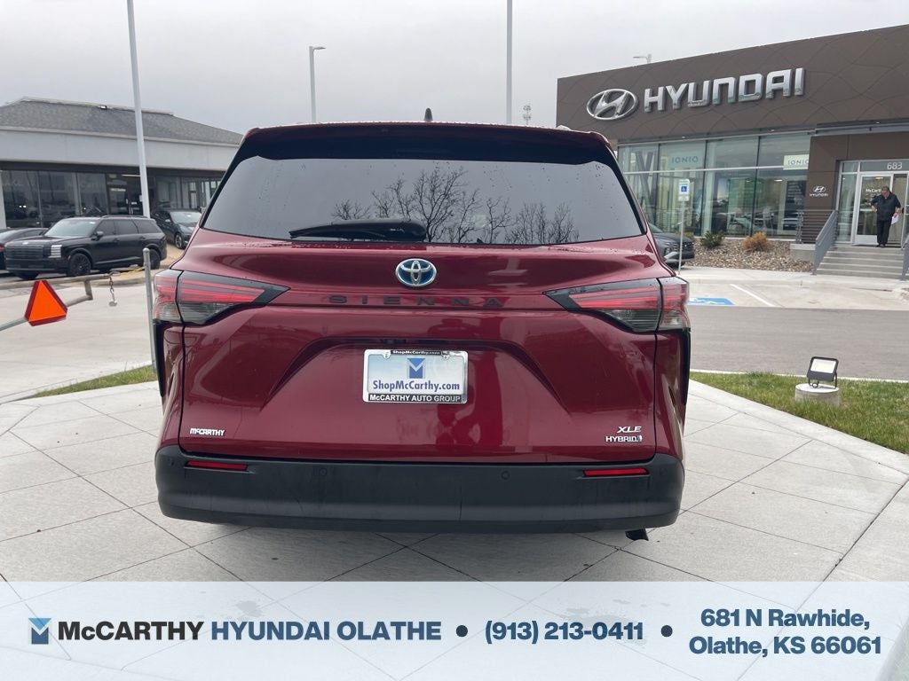 2021 Toyota Sienna XLE 8 Passenger