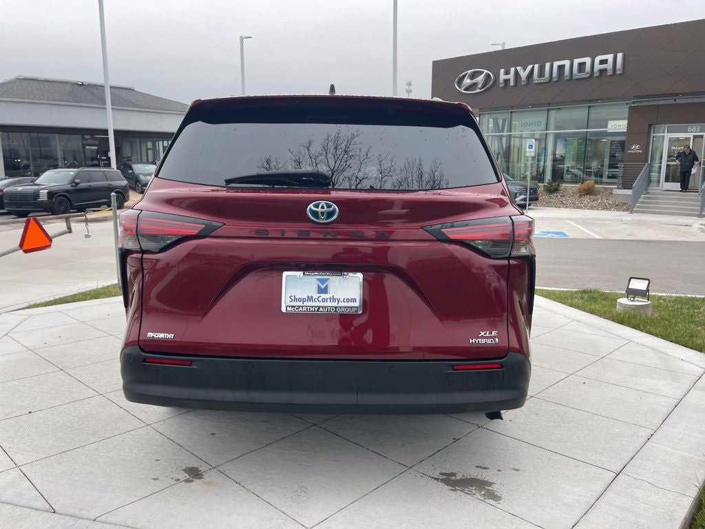 2021 Toyota Sienna XLE 8 Passenger