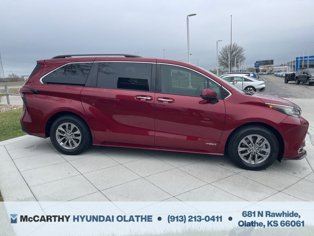 2021 Toyota Sienna XLE 8 Passenger