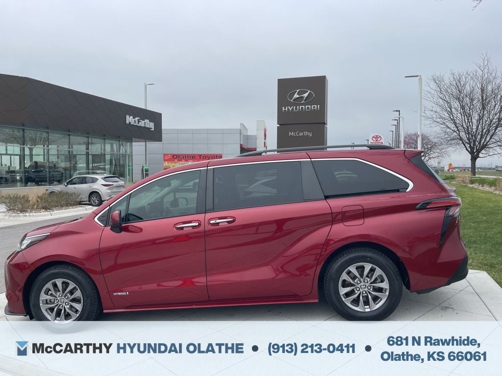 2021 Toyota Sienna XLE 8 Passenger